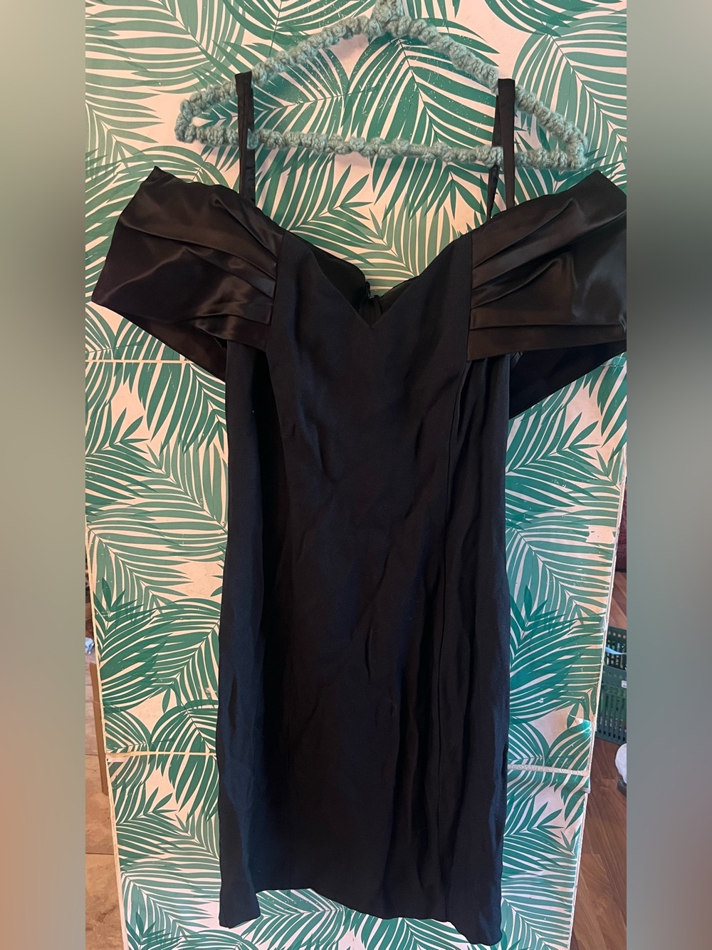 Vintage De-Laru Cocktail Dress by Lynda Bernell  Off-Shoulder Black satin  Sz 13